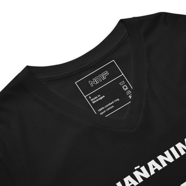 unisex-v-neck-tee-black-product-details-69e0fb37840c0.jpg Remera manga corta Nañanimãi cuello pico