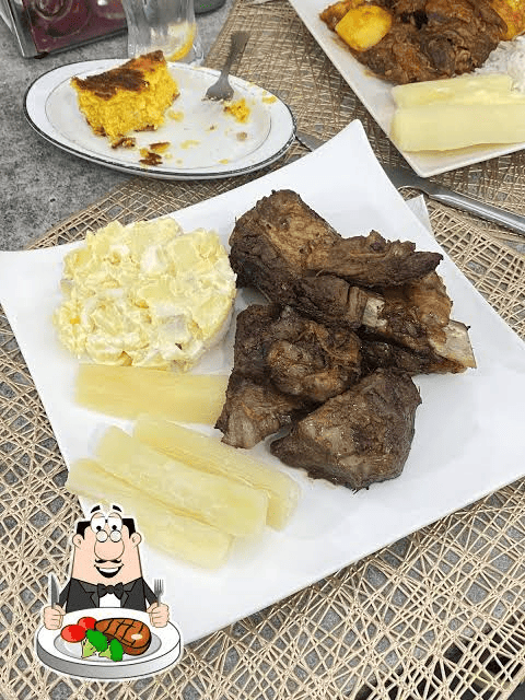 Comida paraguaya servida en Bar Gua'i